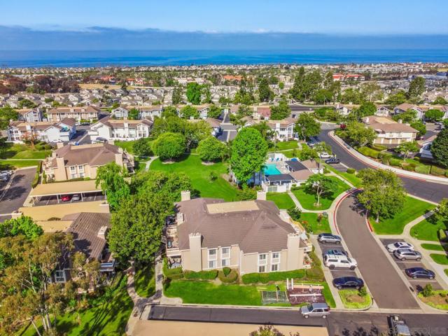 867 Ginger Avenue, Carlsbad CA: https://media.crmls.org/mediaz/c3f0f1b2-3622-4427-8e0d-69d30c0e1cb9.jpg
