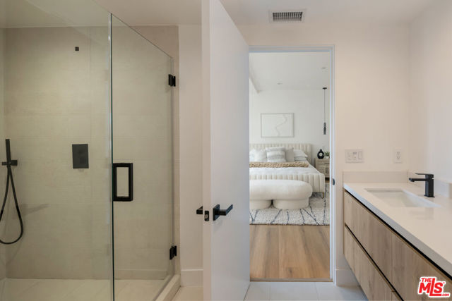 2005 Bellevue Avenue, Los Angeles CA: https://media.crmls.org/mediaz/c3f11e68-c4f1-423a-8519-35df48a266a1.jpg
