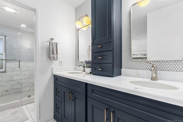 2071 Caminito Circulo Norte, La Jolla CA: https://media.crmls.org/mediaz/c3f14de9-6b6b-4527-b3f7-a9f597a2ae03.jpg