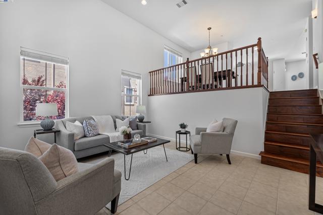 6268 Byron Ln, San Ramon CA: https://media.crmls.org/mediaz/c3f240a2-aaa7-4b54-80b3-fd6fca23ec39.jpg