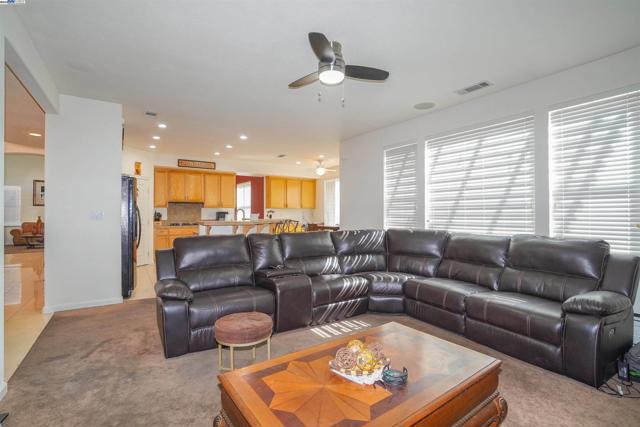 5018 Southport Ct, Antioch CA: https://media.crmls.org/mediaz/c3f28463-ac2e-4765-bb32-a837cff3d312.jpg