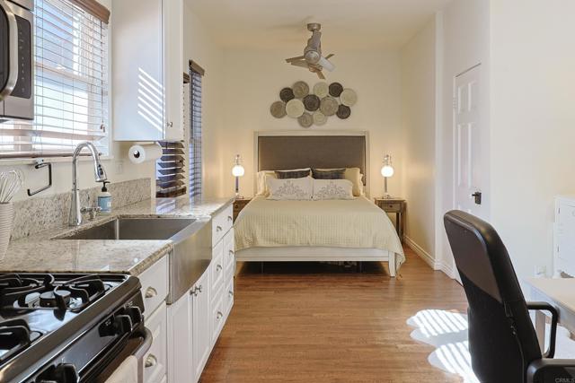 Detail Gallery Image 9 of 21 For 205 .5 C Ave, Coronado,  CA 92118 - 1 Beds | 1 Baths