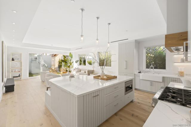 7216 FAY AVE, La Jolla CA: https://media.crmls.org/mediaz/c3f2b2e7-7ba8-495a-aa13-f1f9ac2baf5e.jpg