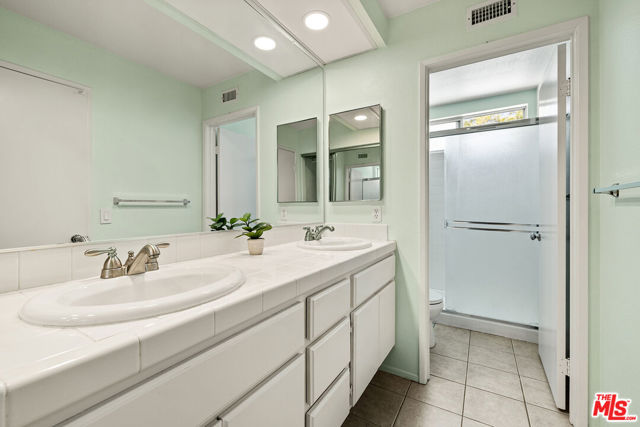 27050 Riversbridge Way, Valencia CA: https://media.crmls.org/mediaz/c3f2edb1-13f1-4f05-9e87-01ecd5f78845.jpg