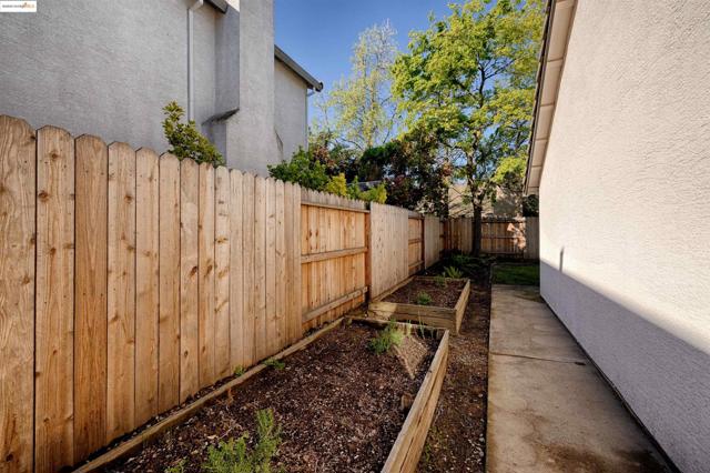 Image 21 of 24 For 453 Brennen Cir