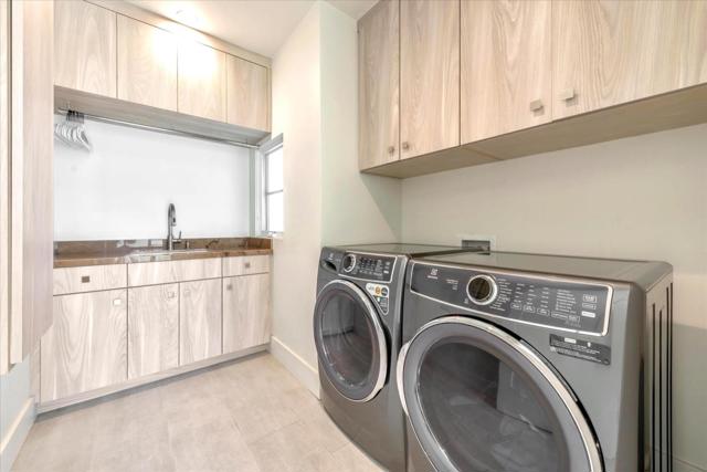 2101 Valparaiso Avenue, Menlo Park CA: https://media.crmls.org/mediaz/c3f3d368-f8bf-4930-a053-a993e48d6c05.jpg