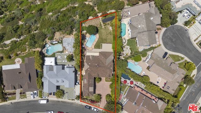 15515 Collina Strada, Los Angeles CA: https://media.crmls.org/mediaz/c3f4f923-c7f0-4e91-a043-e8e385dd6e84.jpg