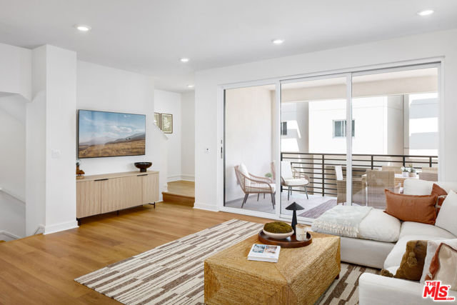 1660 Coral Sea Lane, Los Angeles CA: https://media.crmls.org/mediaz/c3f5a8e6-961d-4057-8dd1-c40b674123b0.jpg