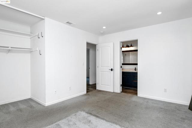 317 Lorenz Dr, Oakley CA: https://media.crmls.org/mediaz/c3f5aedc-9dc8-47ee-b98c-ae52f365299b.jpg