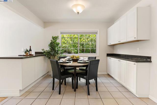 5221 Roxanne Ct, Livermore CA: https://media.crmls.org/mediaz/c3f6263d-2158-45e8-805d-f3a5e3148df9.jpg