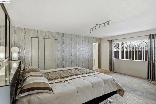 Image 35 of 48 For 2550 Damuth St