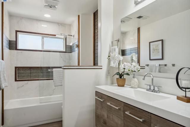 418 Golf Ct, Walnut Creek CA: https://media.crmls.org/mediaz/c3f6c387-17cf-4732-abb7-adbfb67b87fa.jpg