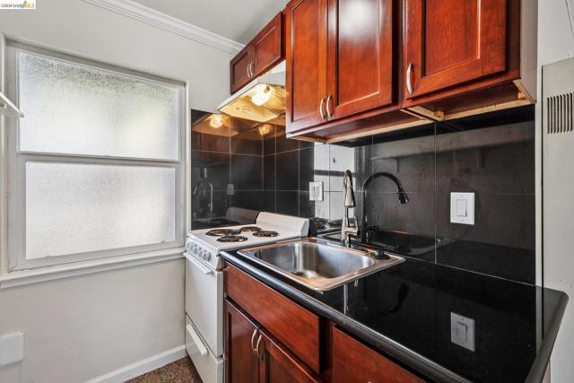 1220 62Nd St, Oakland CA: https://media.crmls.org/mediaz/c3f7168c-e924-45fd-9d8a-72a4932432ee.jpg