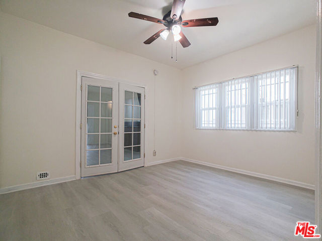 336 S Wilton Place, Los Angeles CA: https://media.crmls.org/mediaz/c3f79b2c-401b-4e22-b559-ae7606e7eb93.jpg