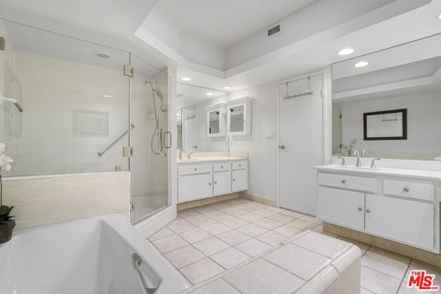 1531 Camden Avenue, Los Angeles CA: https://media.crmls.org/mediaz/c3f7ec77-0f66-4f5b-9bff-320a2143bec0.jpg