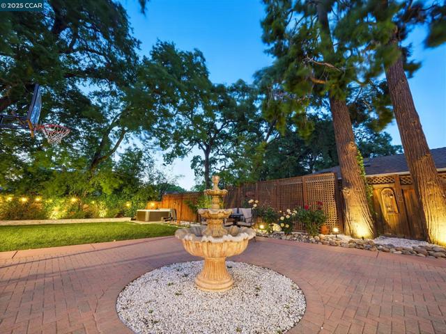 1836 Newell Ave, Walnut Creek CA: https://media.crmls.org/mediaz/c3f7f0aa-e98f-49dd-a722-046a22df0323.jpg