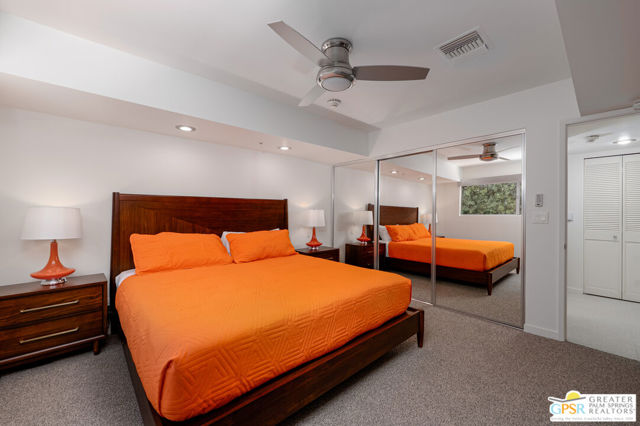 588 E San Lorenzo Road, Palm Springs CA: https://media.crmls.org/mediaz/c3f82f96-0b7b-4938-8da5-916896b13941.jpg