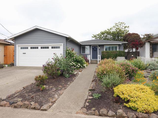 1087 Rio Vista Drive, Pacifica CA: https://media.crmls.org/mediaz/c3f89a46-26a7-442a-99d3-d565d6d2fac6.jpg