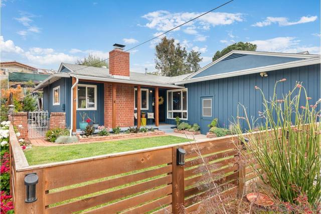 6120 Amaya Dr, La Mesa CA: https://media.crmls.org/mediaz/c3f8ff85-692f-4256-9781-e5ac02cd1821.jpg