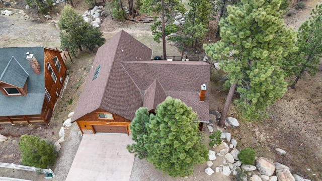 289 Stony Creek Road, Big Bear CA: https://media.crmls.org/mediaz/c3f96e6e-5c0a-463e-b545-e14c89050fcf.jpg