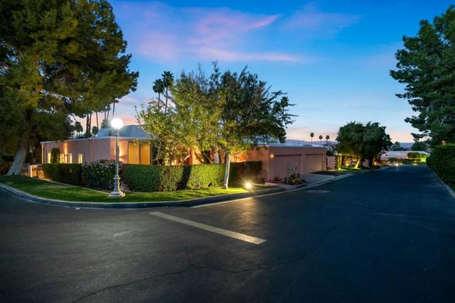 47360 Jadida Avenue, Palm Desert CA: https://media.crmls.org/mediaz/c3fa4453-e960-44a3-aa2a-576f68108bd7.jpg