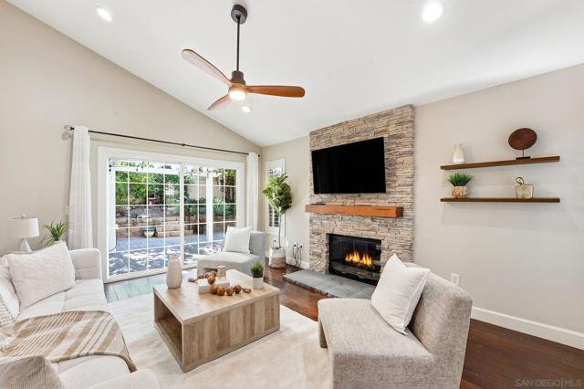 10462 Rancho Carmel Dr, San Diego CA: https://media.crmls.org/mediaz/c3fab42c-eb03-4f39-9894-1616c4350af1.jpg