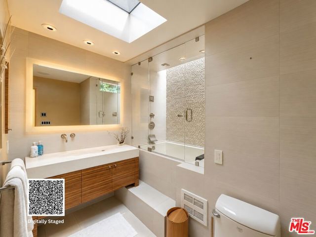 13523 Hartland Street photo 27