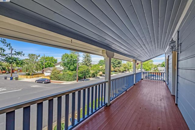 2211 College Avenue, Livermore CA: https://media.crmls.org/mediaz/c3fb02bd-48e2-4c93-9792-96ccaf5d61b4.jpg