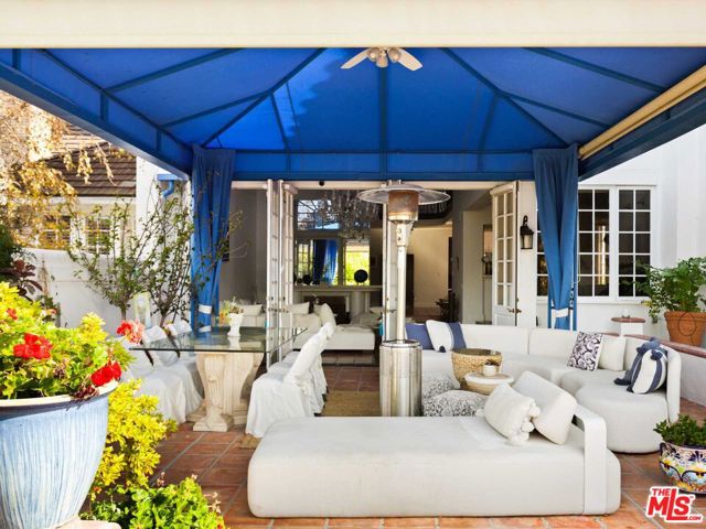 2113 Stoney Hill Road, Los Angeles CA: https://media.crmls.org/mediaz/c3fb1670-1964-4579-959c-f00caeed97e1.jpg