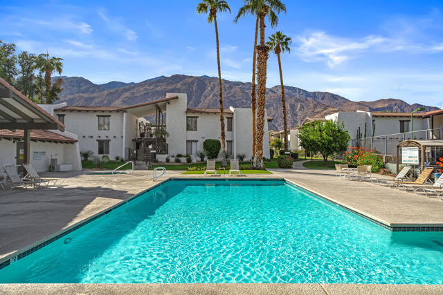 1050 E Ramon Road, Palm Springs CA: https://media.crmls.org/mediaz/c3fbb0df-ae58-4bff-add8-07ff3ada7bf6.jpg