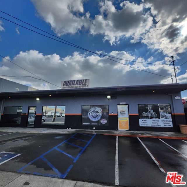 2446 2452 Durfee Avenue, El Monte CA: https://media.crmls.org/mediaz/c3fbcc99-4353-49e1-92e0-a943a42fda4c.jpg