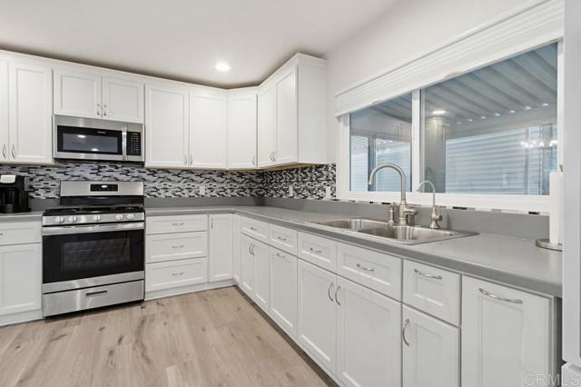 Detail Gallery Image 10 of 59 For 200 N El Camino Real #46,  Oceanside,  CA 92058 - 2 Beds | 2 Baths