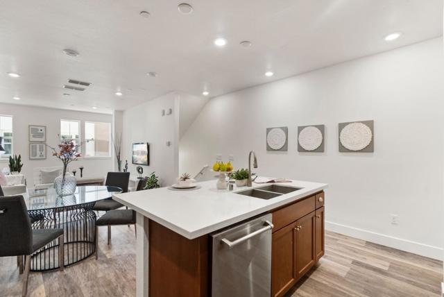712 Amalfi Loop, Milpitas CA: https://media.crmls.org/mediaz/c3fd5392-5a9f-4bfc-835e-7a8327f949aa.jpg