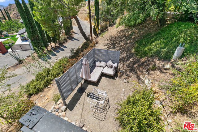 11320 Alethea Drive, Sunland CA: https://media.crmls.org/mediaz/c3fd8152-96e3-466c-bd3d-efcb7de9d11c.jpg