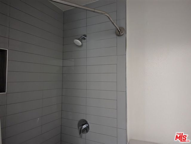 310 S Kenmore Avenue, Los Angeles CA: https://media.crmls.org/mediaz/c3fd81da-269d-41b0-aa40-00e97dd7b725.jpg