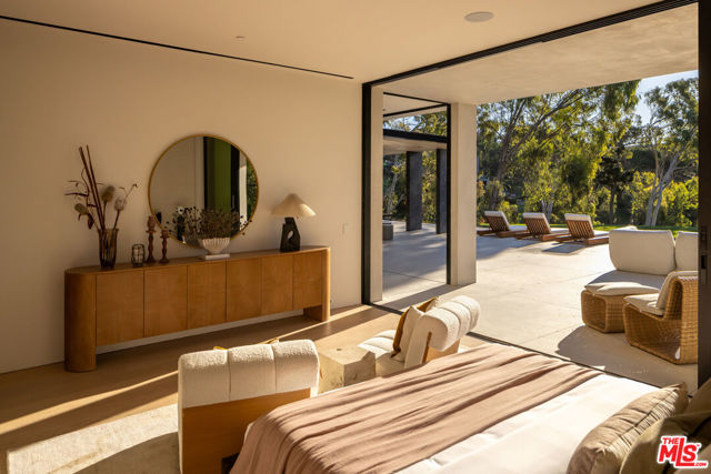 29200 Larkspur Lane, Malibu CA: https://media.crmls.org/mediaz/c3fdc400-049b-4ef5-ad77-94d916f838d9.jpg