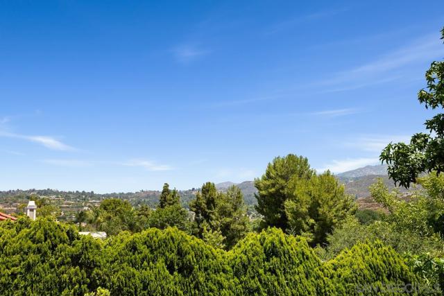 14210 Tierra Bonita Road, Poway CA: https://media.crmls.org/mediaz/c3fe2622-b77b-4694-8468-481db93db977.jpg