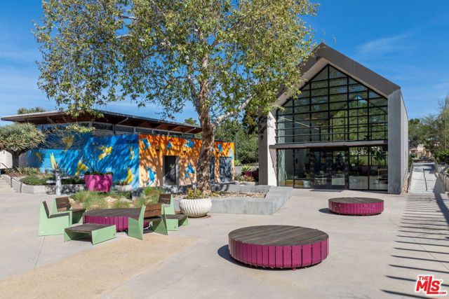101 Stage, Irvine CA: https://media.crmls.org/mediaz/c3fe5b18-117b-405f-8076-6c0eabb1ace0.jpg
