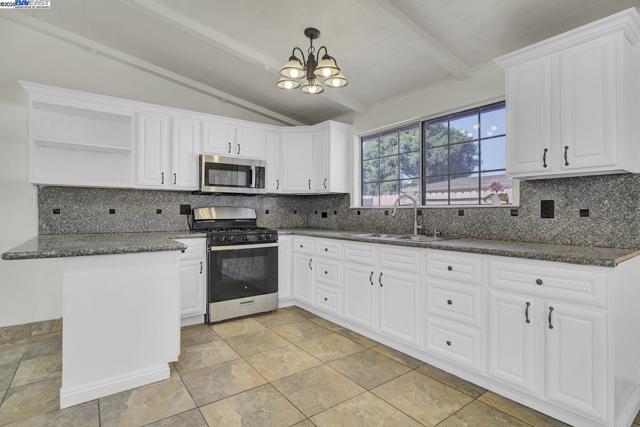 2675 Leeward St, Hayward CA: https://media.crmls.org/mediaz/c3fe76ad-3d6f-48f5-a716-6dc412ce40b0.jpg