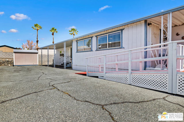 16740 Sunrise Road, Desert Hot Springs CA: https://media.crmls.org/mediaz/c3fe97f8-4aeb-4dc4-9a63-2f0ea98d569c.jpg