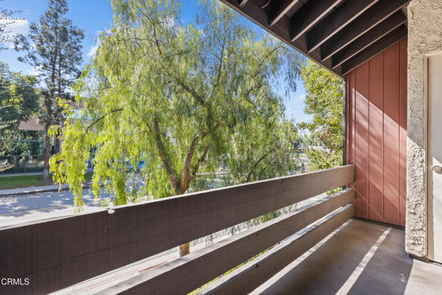 Detail Gallery Image 20 of 33 For 21931 Burbank Bld #5,  Los Angeles,  CA 91367 - 3 Beds | 2/1 Baths