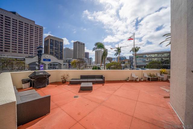 702 Ash St, San Diego CA: https://media.crmls.org/mediaz/c3ffb769-322e-4020-9bed-699094ef6309.jpg