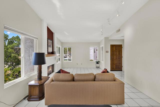 Image 7 of 50 For 17925 Avenida Cordillera