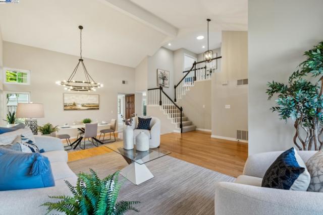 82 Applegate Way, Alameda CA: https://media.crmls.org/mediaz/c400ad37-0b1d-45c7-bdbc-9f0a9a44a286.jpg
