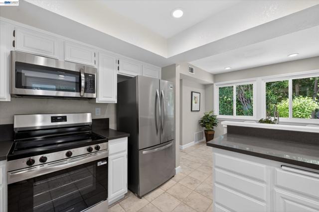 5943 Corte Arboles, Pleasanton CA: https://media.crmls.org/mediaz/c400aded-b928-48b3-b8c7-b14bbf92a871.jpg