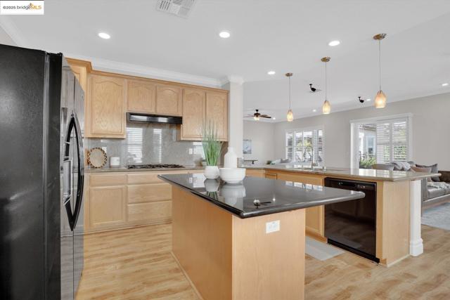 517 Marianna PL, Rio Vista CA: https://media.crmls.org/mediaz/c400bd4b-48d4-479d-b752-d87e238a1cd6.jpg