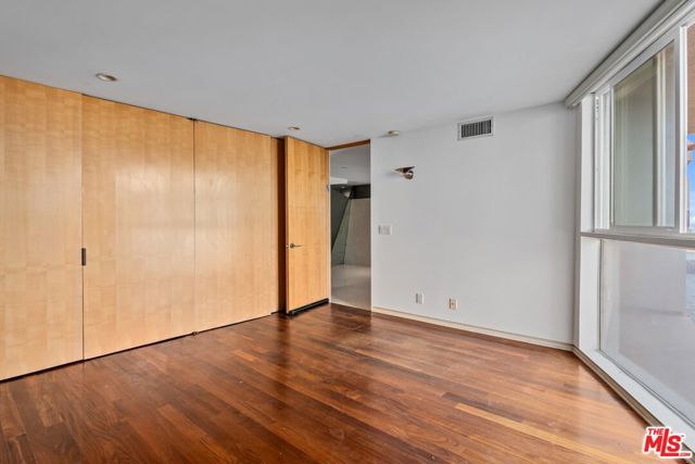 6 Eastwind Street, Marina del Rey CA: https://media.crmls.org/mediaz/c4014e21-a033-4604-99d1-9670925aefa0.jpg
