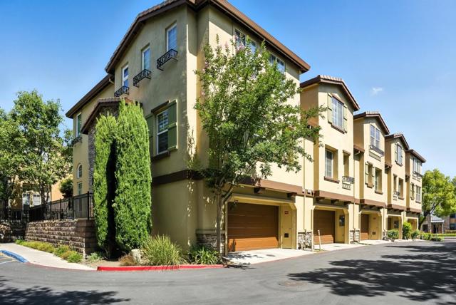 255 Honeylocust Terrace, Sunnyvale CA: https://media.crmls.org/mediaz/c4016112-6b45-47aa-afe3-b49e89554f50.jpg