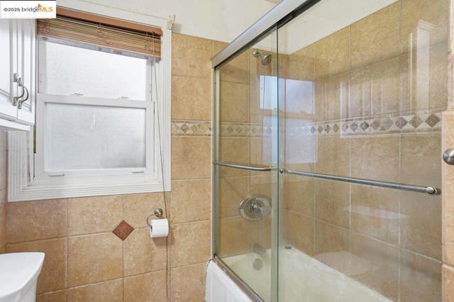 4116 Kentwood Ct, Oakland CA: https://media.crmls.org/mediaz/c4019e0b-b037-45bd-a8c9-105751360f3f.jpg