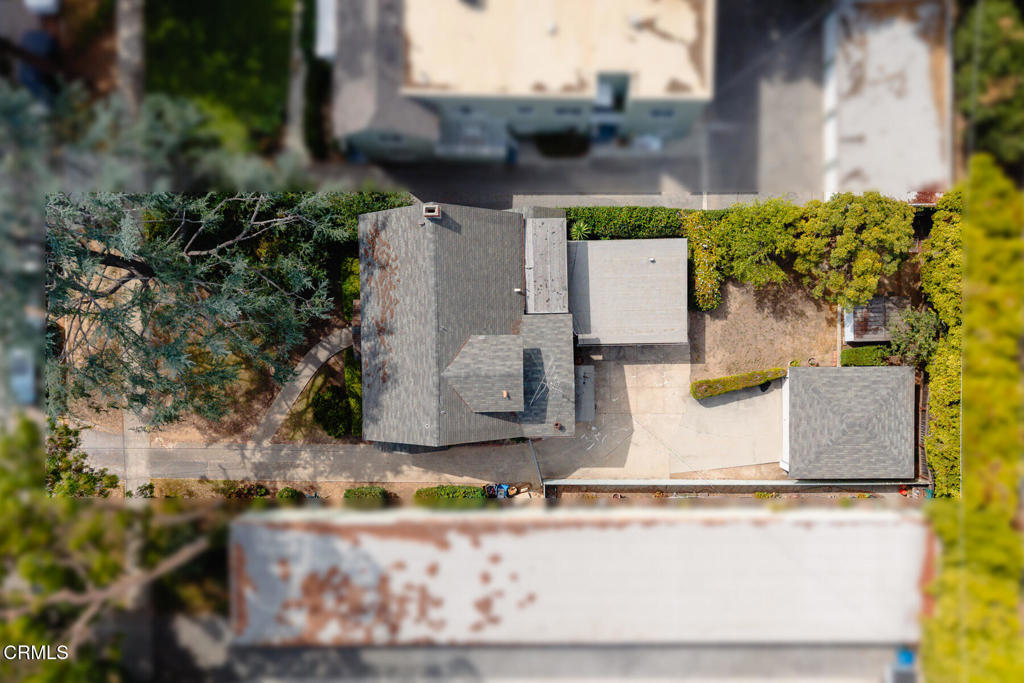 https://media.crmls.org/mediaz/c4029bb7-adb6-4f9f-b287-b7b384599f95.jpg?preset=X-Large